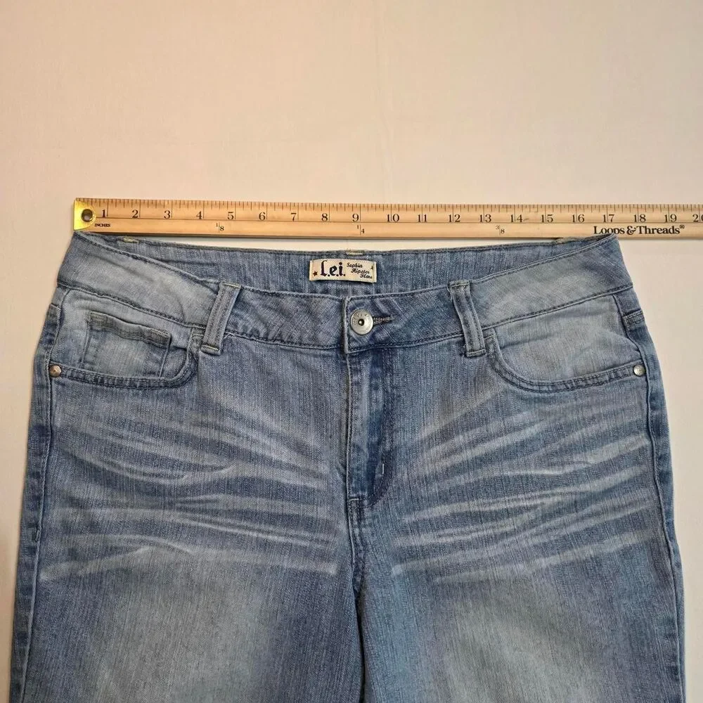 L.E.I. Sophia Hipster Flare Women's Size 15 Y2K Style Low Rise Flare Jeans